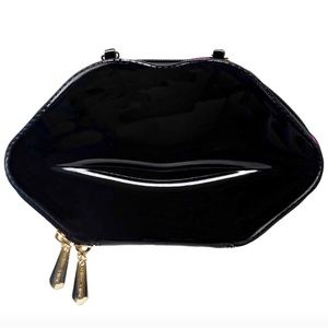 Betsey Johnson Black and Pink Lips bag 👄